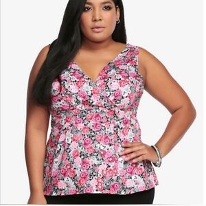 🌸💀 Torrid Pink Floral Skull V-Neck Blouse | Size 2 | Roses Print